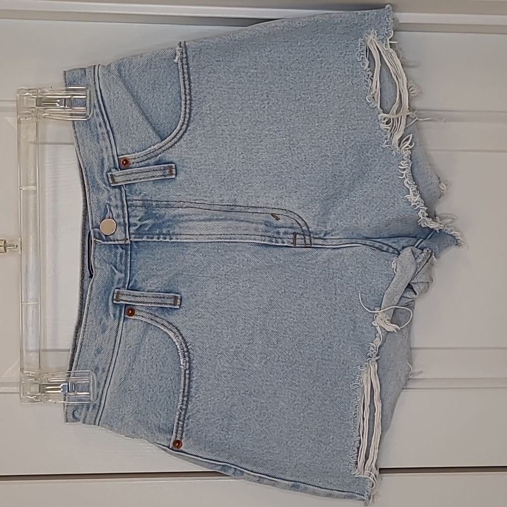 Abercrombie & Fitch Size 27 Light Wash Natural Rise Short Size 4